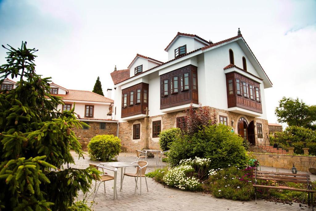 Hotel Mar De Queo Carballo Exteriör bild